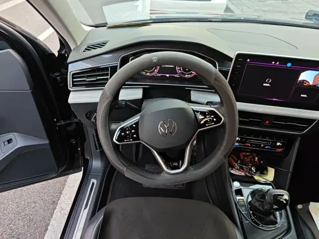 Volkswagen Tiguan L — Фото автомобиля 2