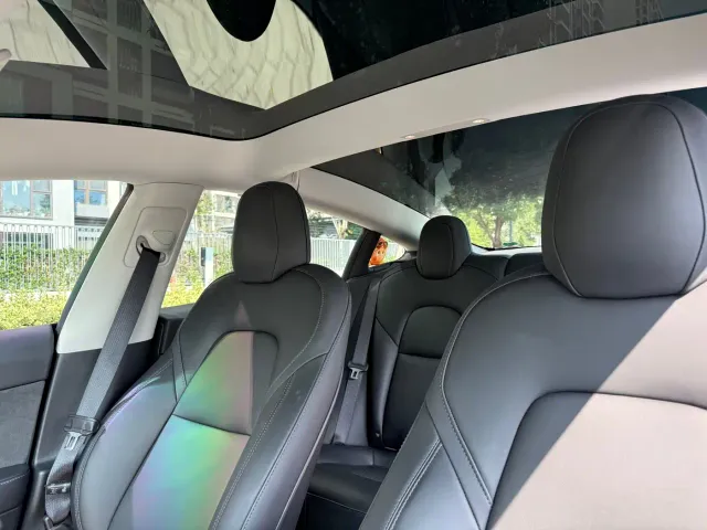 Tesla Model 3 — Фото автомобиля 11