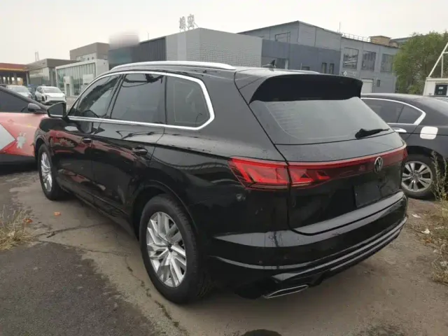 Volkswagen Touareg — Фото автомобиля 4