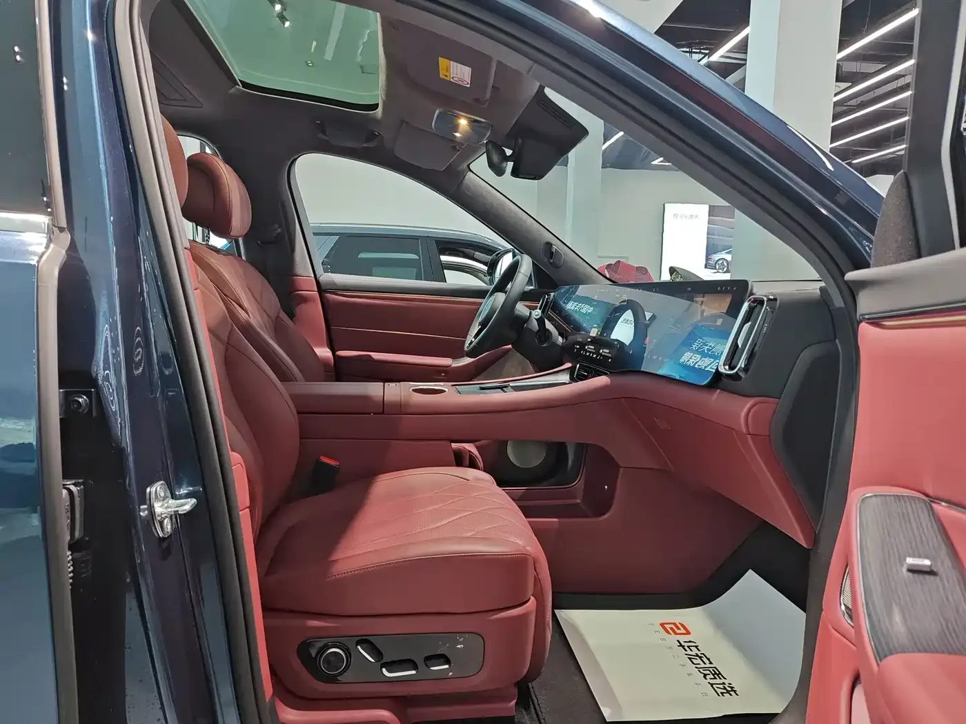 AITO Wenjie AITO M8 2025 Model Extended Range Ultra Edition 53.4kWh 5-Seater — Фото автомобиля 8