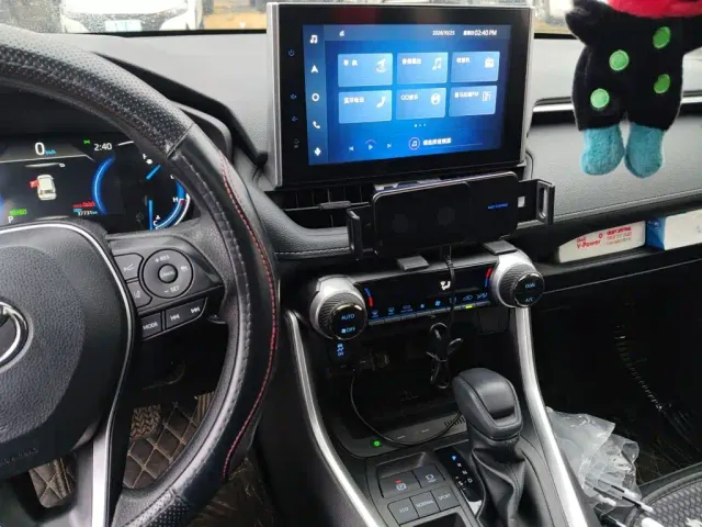 Toyota RAV4 — Фото автомобиля 9