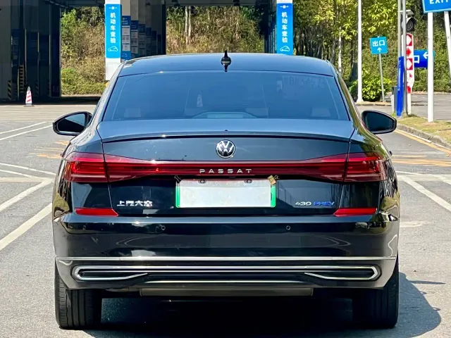 Volkswagen Passat — Фото автомобиля 5