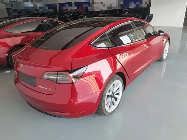 Tesla Model 3 — Фото автомобиля 6