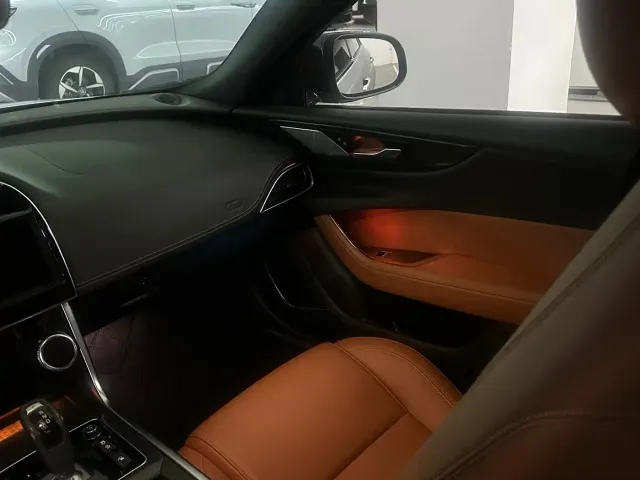 Jaguar XEL — Фото автомобиля 10