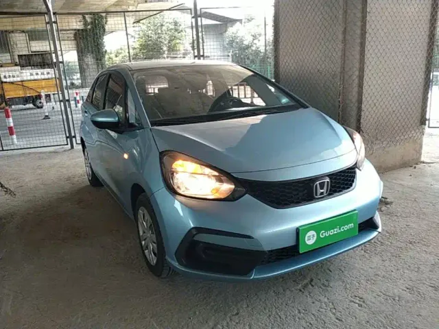 Honda Fit — Фото автомобиля 3