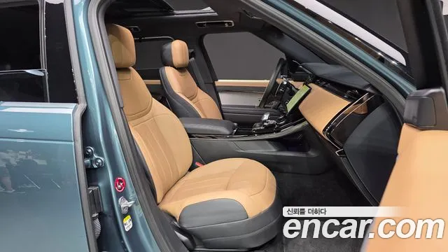 Land Rover Range Rover Sport — Фото автомобиля 25
