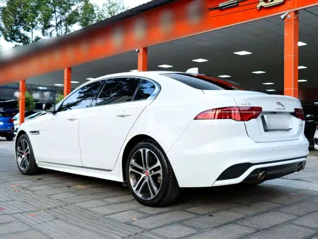 Jaguar XEL — Фото автомобиля 4