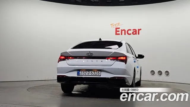 Hyundai Avante CN7 — Фото автомобиля 4