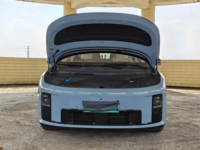 Li Auto i8 — Фото автомобиля 19