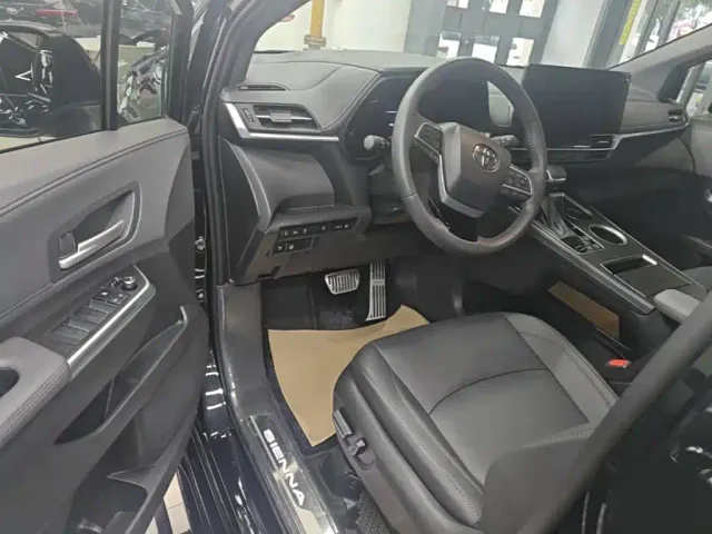 Toyota Sienna — Фото автомобиля 15
