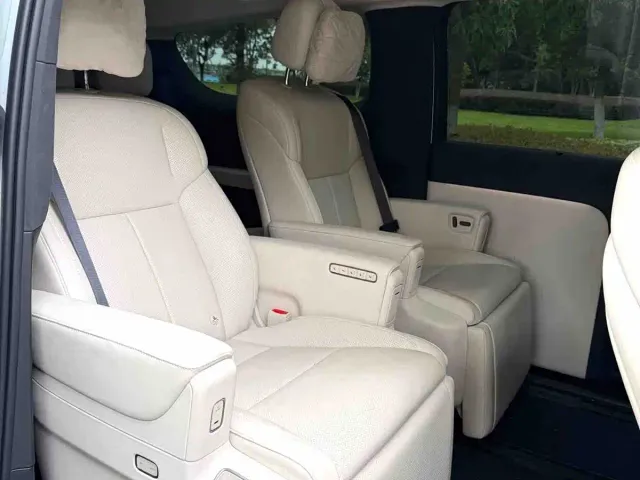 Li Auto MEGA — Фото автомобиля 10