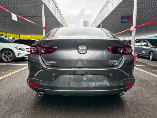 Mazda Axela — Фото автомобиля 7
