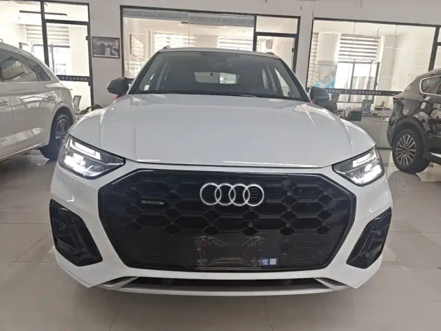 Audi Q5L — Фото автомобиля 2