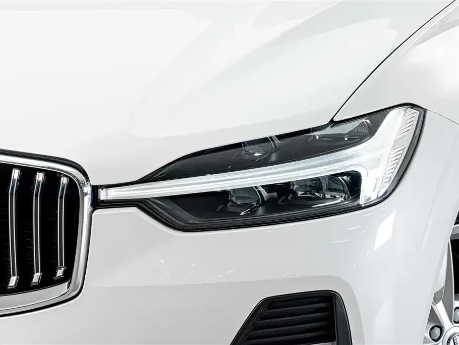 Volvo Volvo XC60 2022 B5 AWD R-Design — Фото автомобиля 4