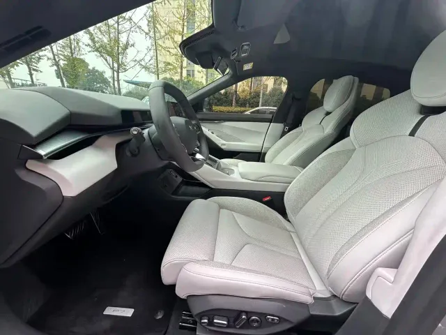 Xpeng P7 — Фото автомобиля 8