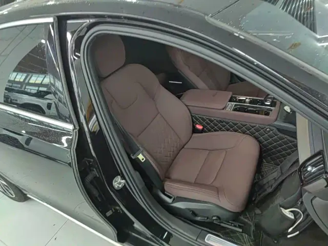 Volvo S90 — Фото автомобиля 24