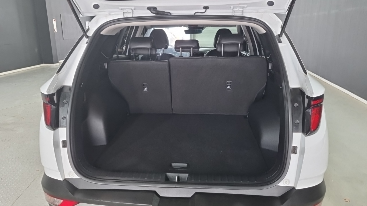 Hyundai Tucson Tucson (NX4) Бензин 1.6 турбо 2WD — Фото автомобиля 18