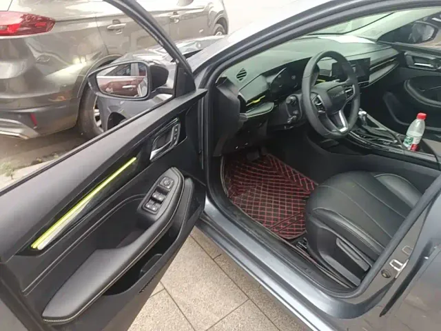 Roewe i5 — Фото автомобиля 15