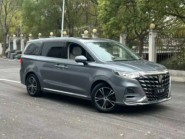 Roewe iMAX8 — Фото автомобиля 3