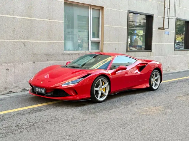 Фотография автомобиля — Ferrari F8