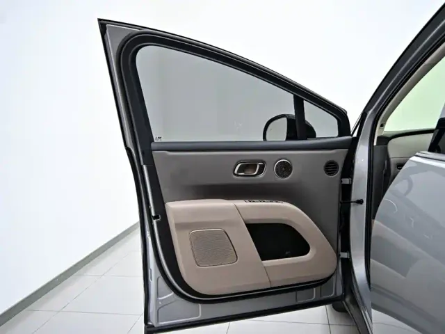 Li Auto i8 — Фото автомобиля 21
