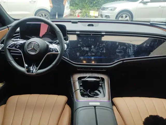 Mercedes-Benz E-Class — Фото автомобиля 12