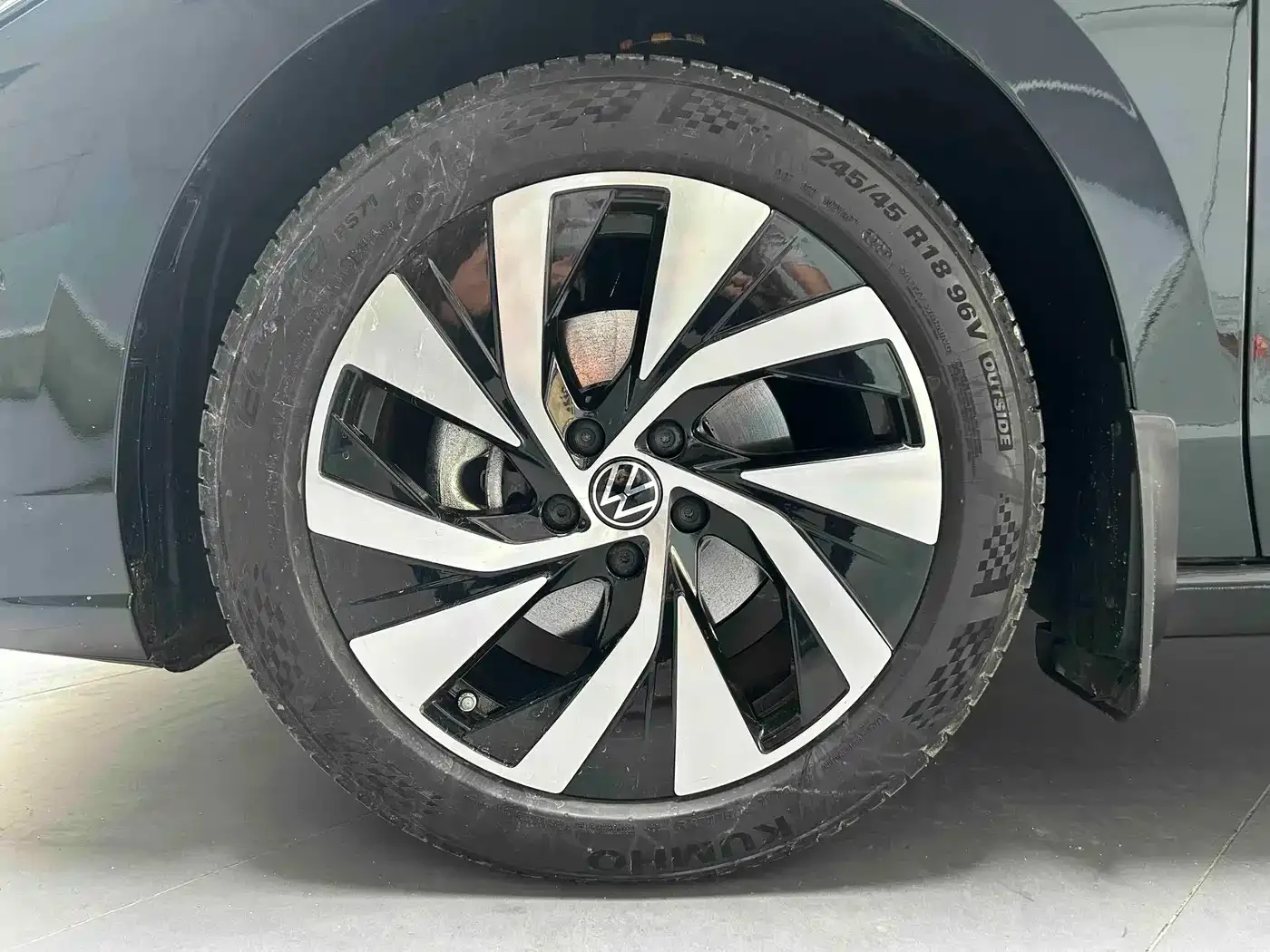 Volkswagen Passat 2025 Pro 380TSI Dragon Fortune Edition — Фото автомобиля 6