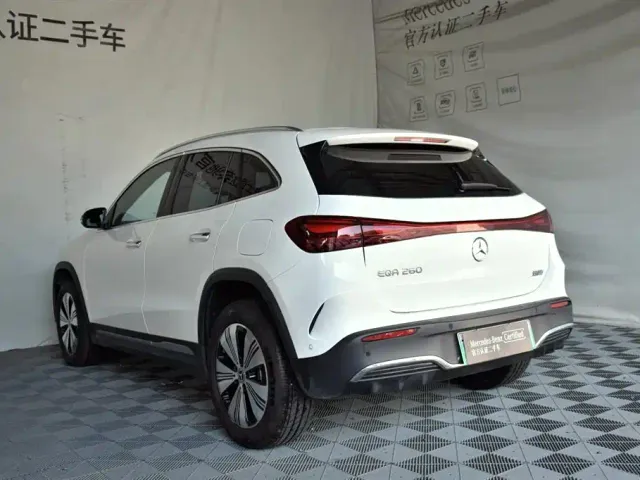 Mercedes-Benz EQA — Фото автомобиля 16