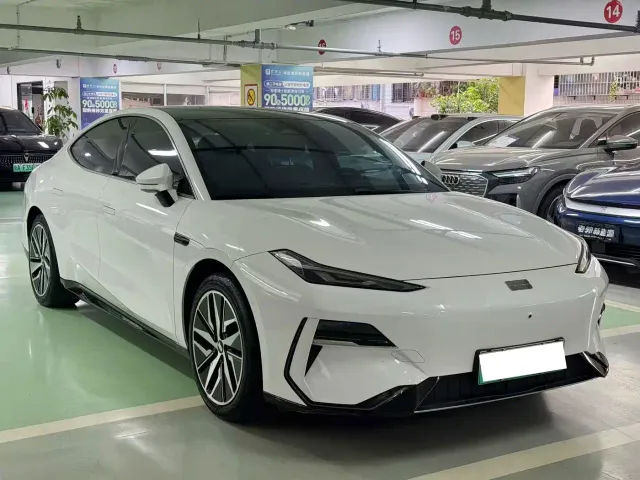 Geely Galaxy E8 — Фото автомобиля 3