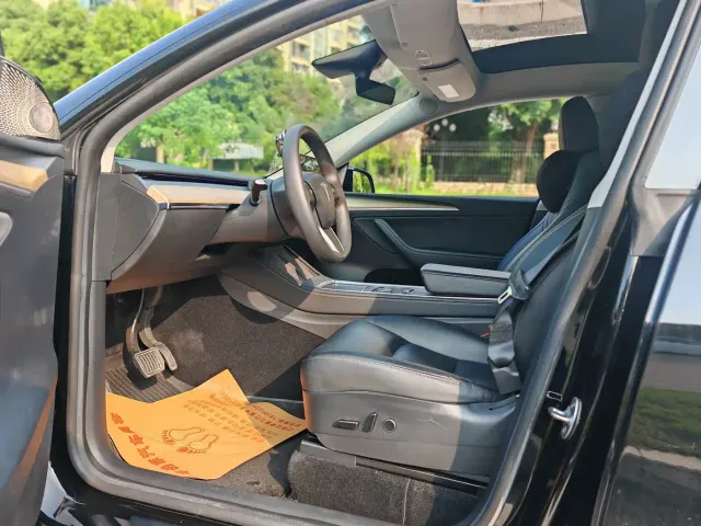 Tesla Model Y — Фото автомобиля 6