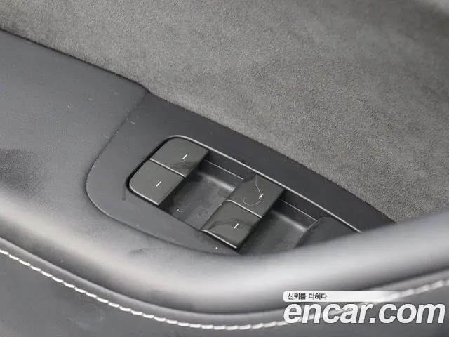 Tesla Model Y — Фото автомобиля 12