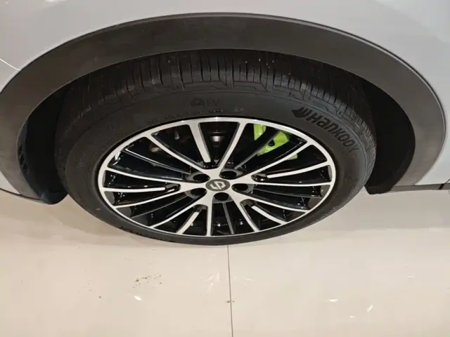Leapmotor C11 — Фото автомобиля 22