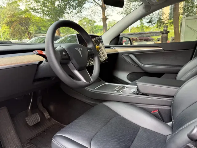 Tesla Model Y — Фото автомобиля 7