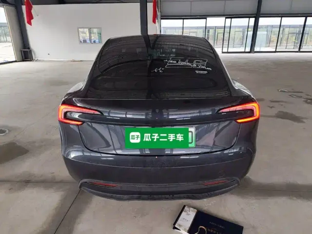 Tesla Model 3 — Фото автомобиля 5