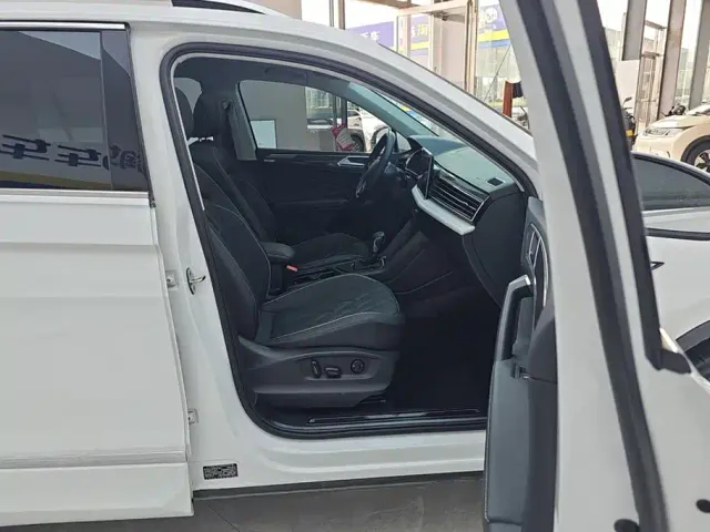 Volkswagen Tiguan L — Фото автомобиля 8