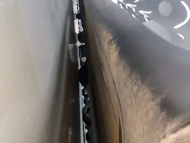 Tesla Model Y L — Фото автомобиля 20