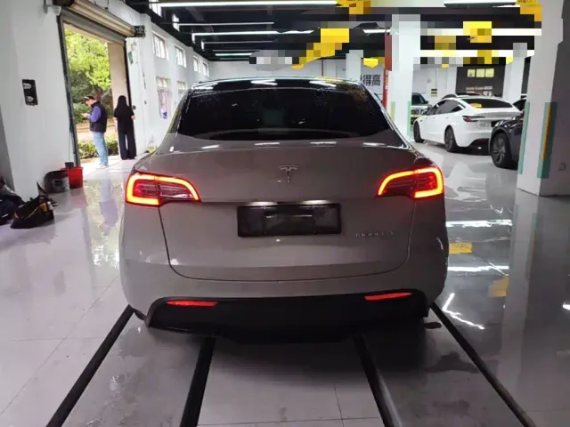 Tesla Model Y — Фото автомобиля 5