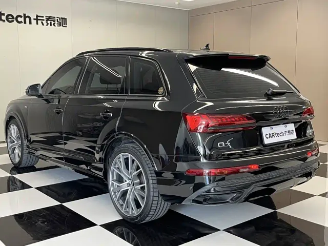 Audi Q7 — Фото автомобиля 7