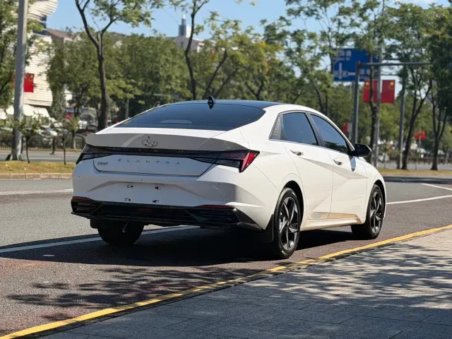 Hyundai Elantra — Фото автомобиля 4