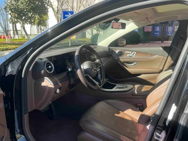Mercedes-Benz E-Class — Фото автомобиля 6