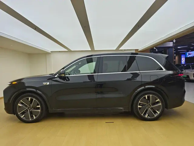 Li Auto L8 — Фото автомобиля 8