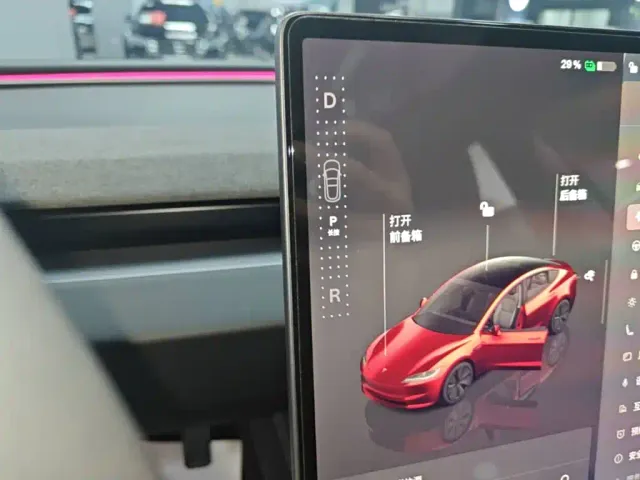 Tesla Model 3 — Фото автомобиля 13