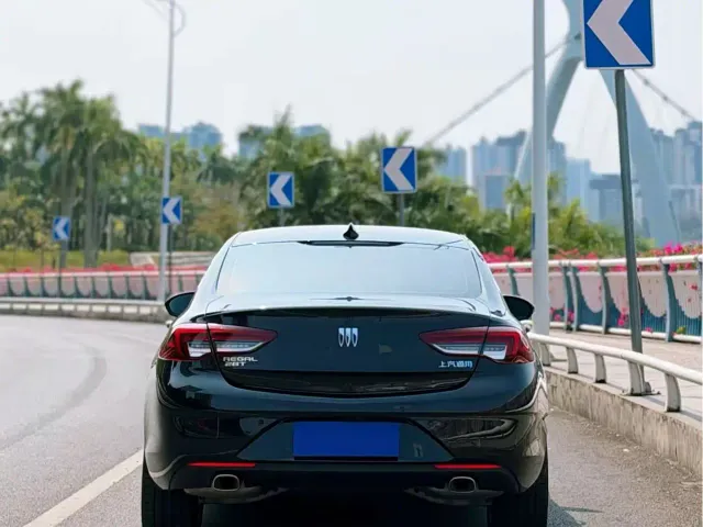 Buick Regal — Фото автомобиля 7