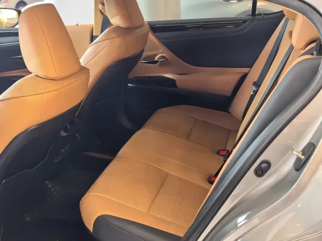 Lexus ES — Фото автомобиля 6