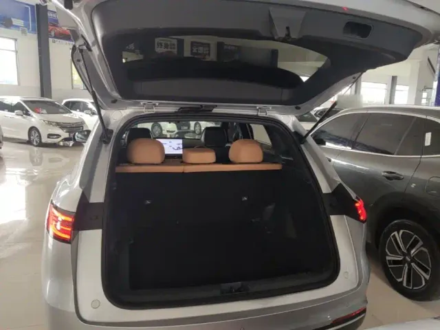 Geely Galaxy Starship 7 EM-i — Фото автомобиля 18