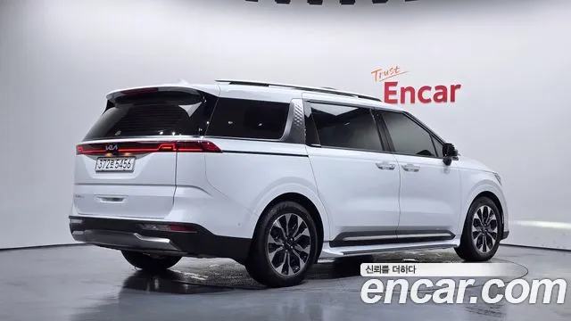 Kia Carnival — Фото автомобиля 2