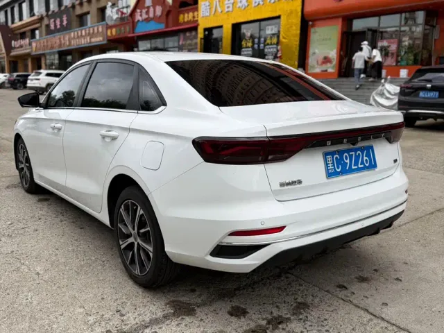 Geely Emgrand — Фото автомобиля 4