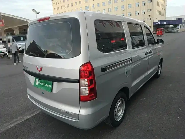 Wuling Hongguang V — Фото автомобиля 6