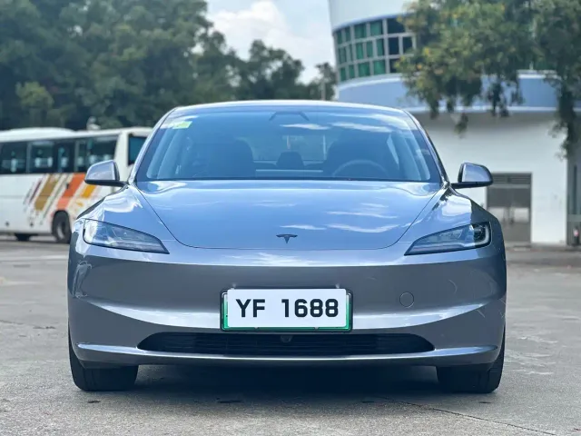 Tesla Model 3 — Фото автомобиля 2