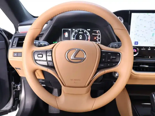 Lexus ES — Фото автомобиля 16